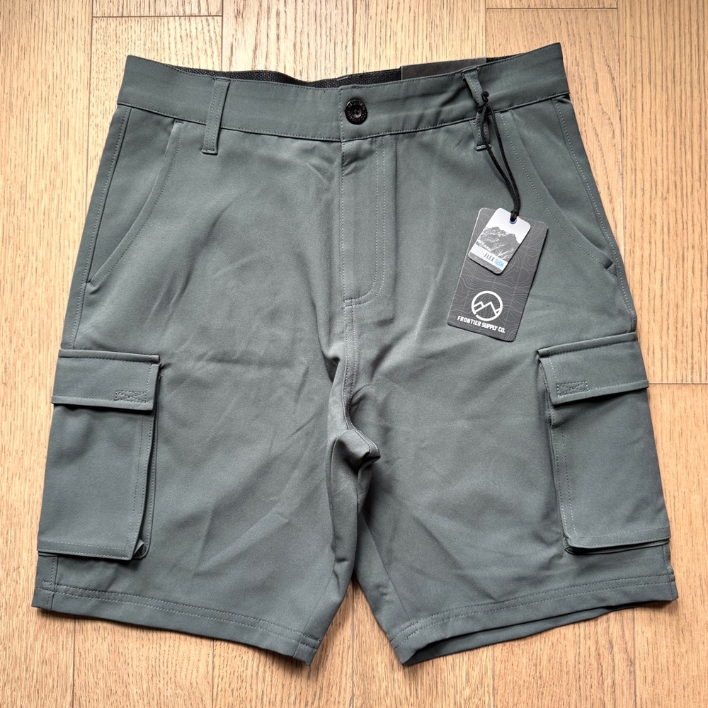 Men’s Olive City Cargo Shorts Stretch Woven Shorts NWT Size 34